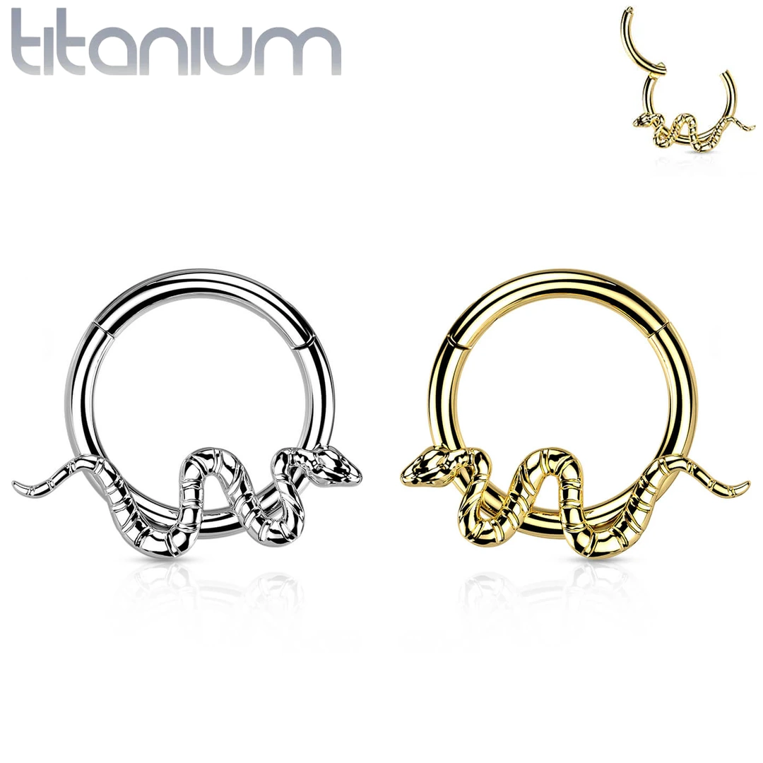 Anneau Charnière Titane à Motif Serpent Ondulant en Relief