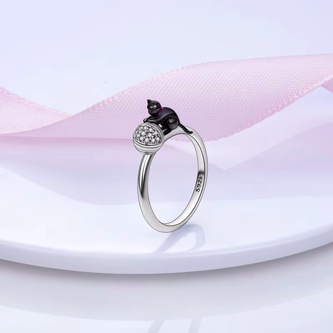 Bague Femme en Argent Chat Joueur avec Balle Scintillante – Image 5