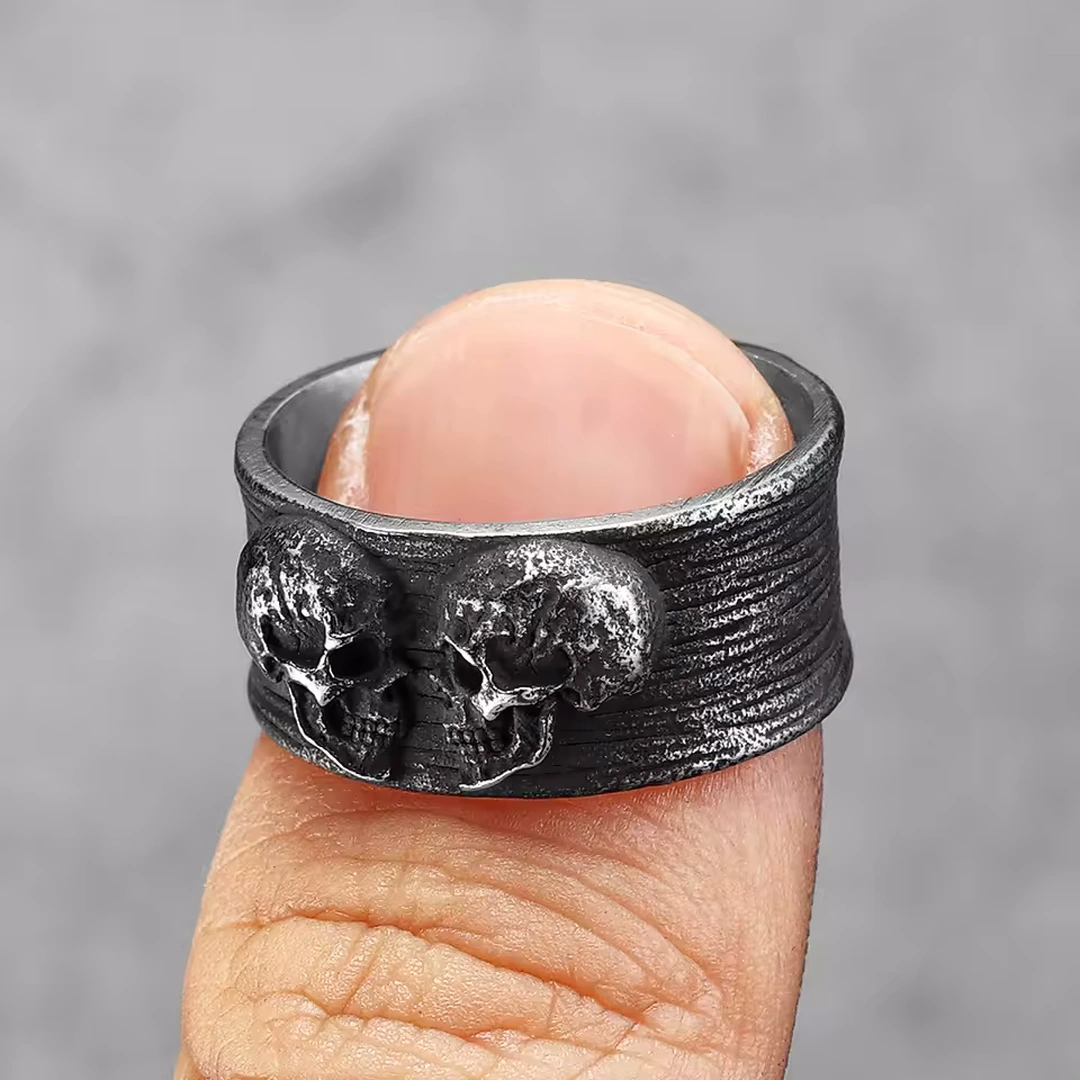 Bague Têtes de Mort Complices Acier Noir Texturé – Image 5