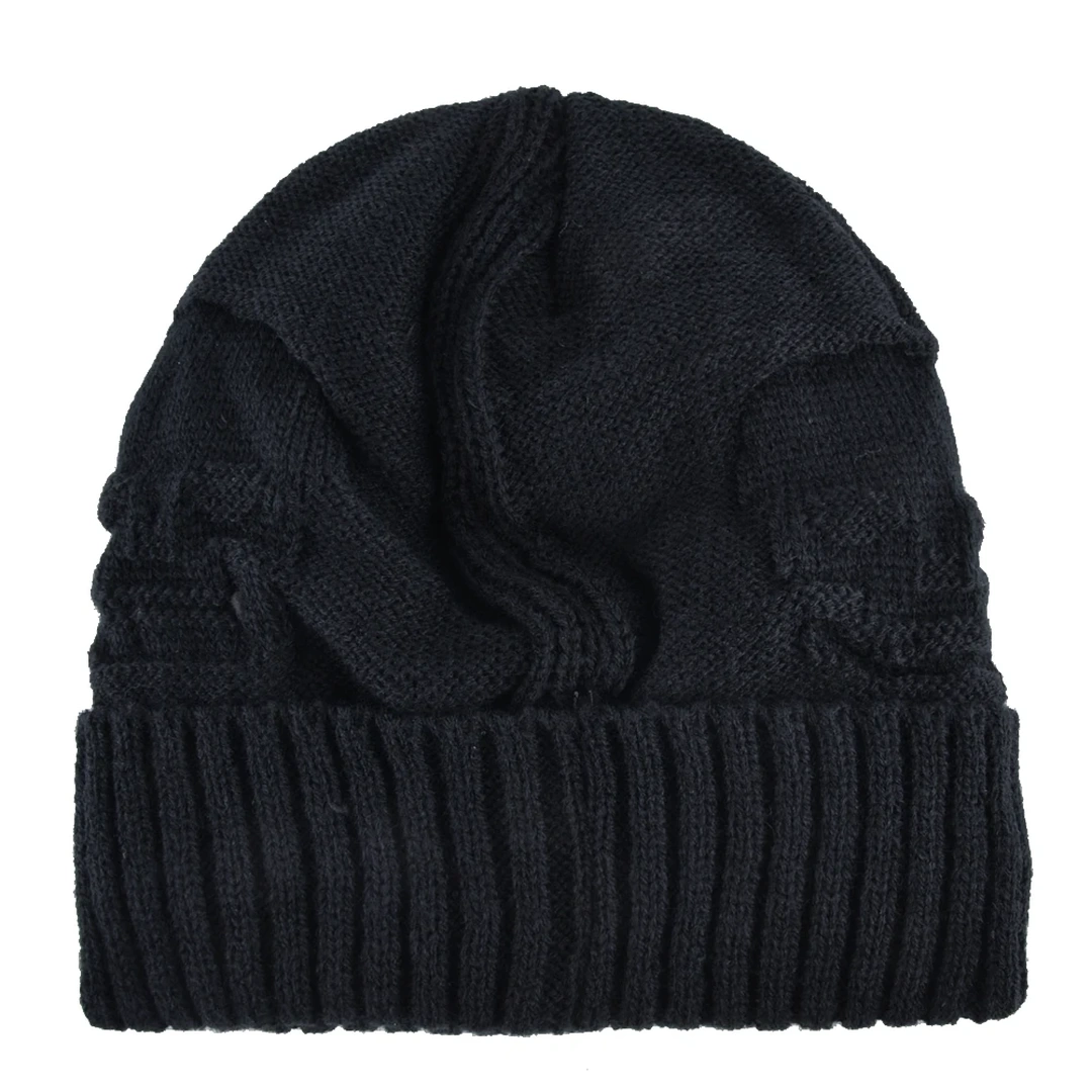 Bonnet Noir Tricoté Motif Têtes de Mort – Image 5