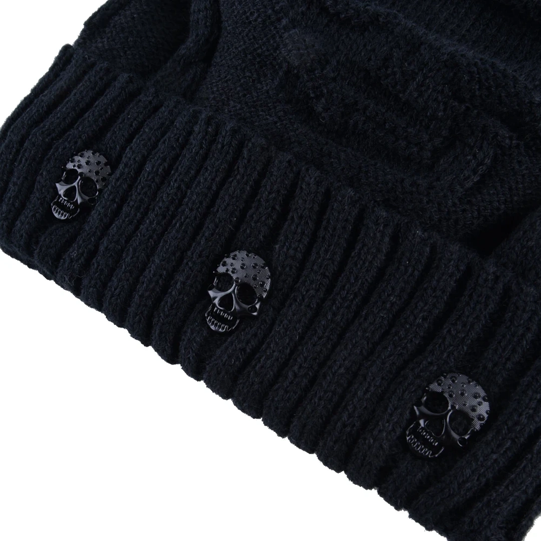 Bonnet Noir Tricoté Motif Têtes de Mort – Image 3