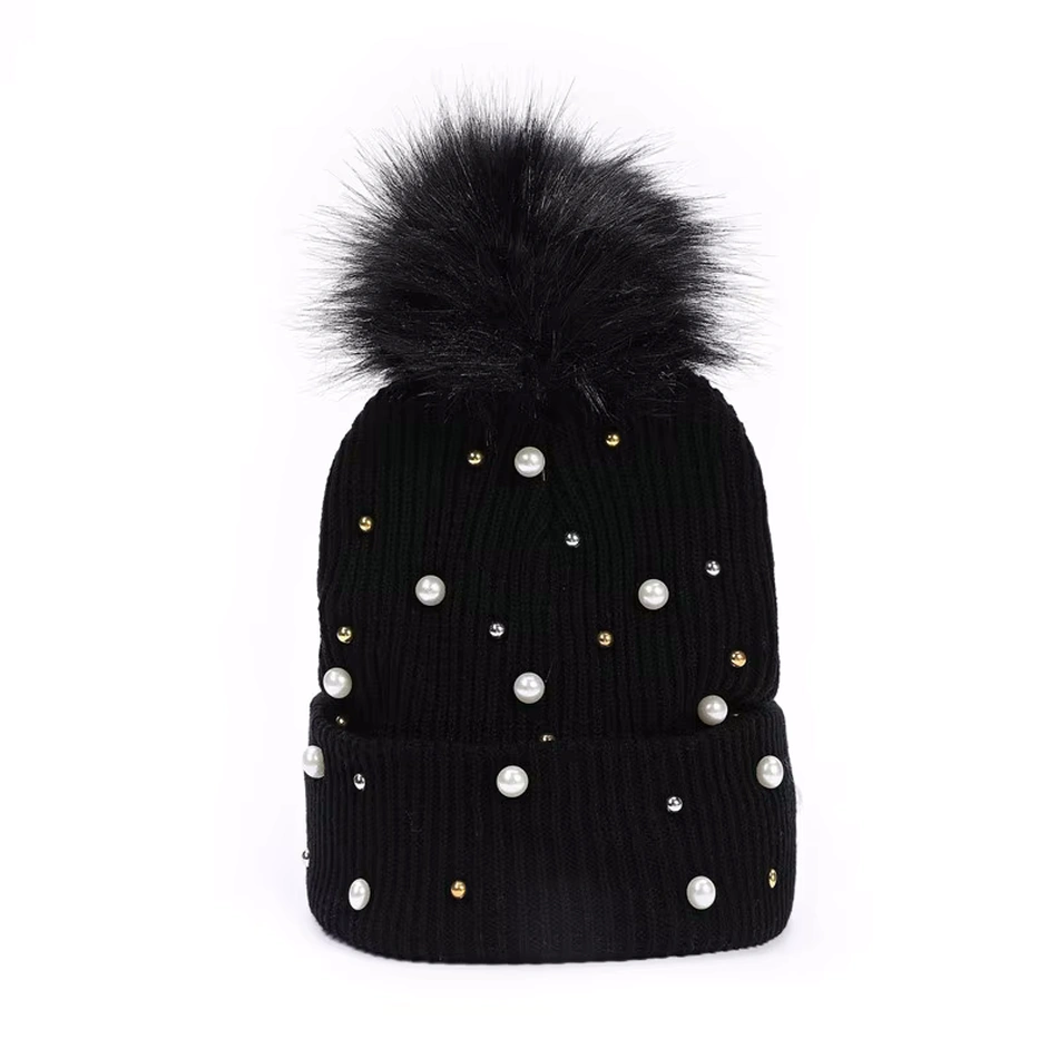 Bonnet noir Incrusté de Perles avec Pompon – Image 2