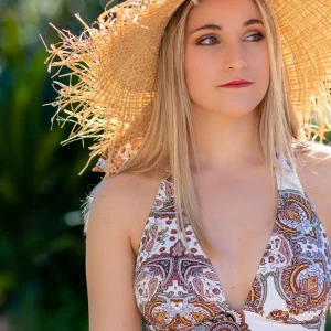 Large chapeau de paille et sa lavallière