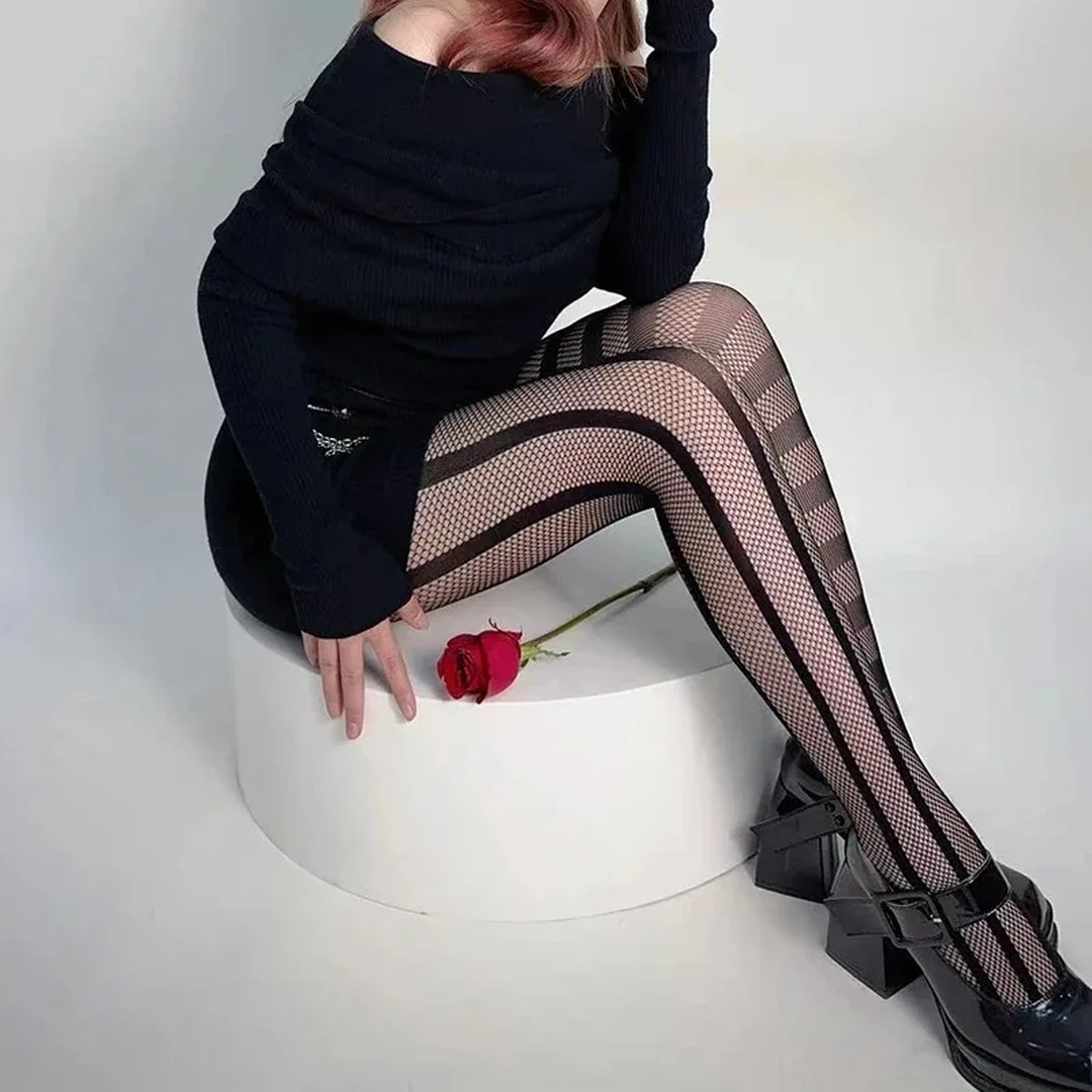 Collants Résille Noirs à Rayures Asymétriques – Image 7