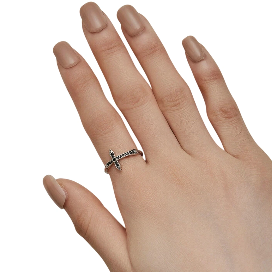 Bague Croix Gothique en Argent 925 Sertie de Zircons Noirs – Image 3