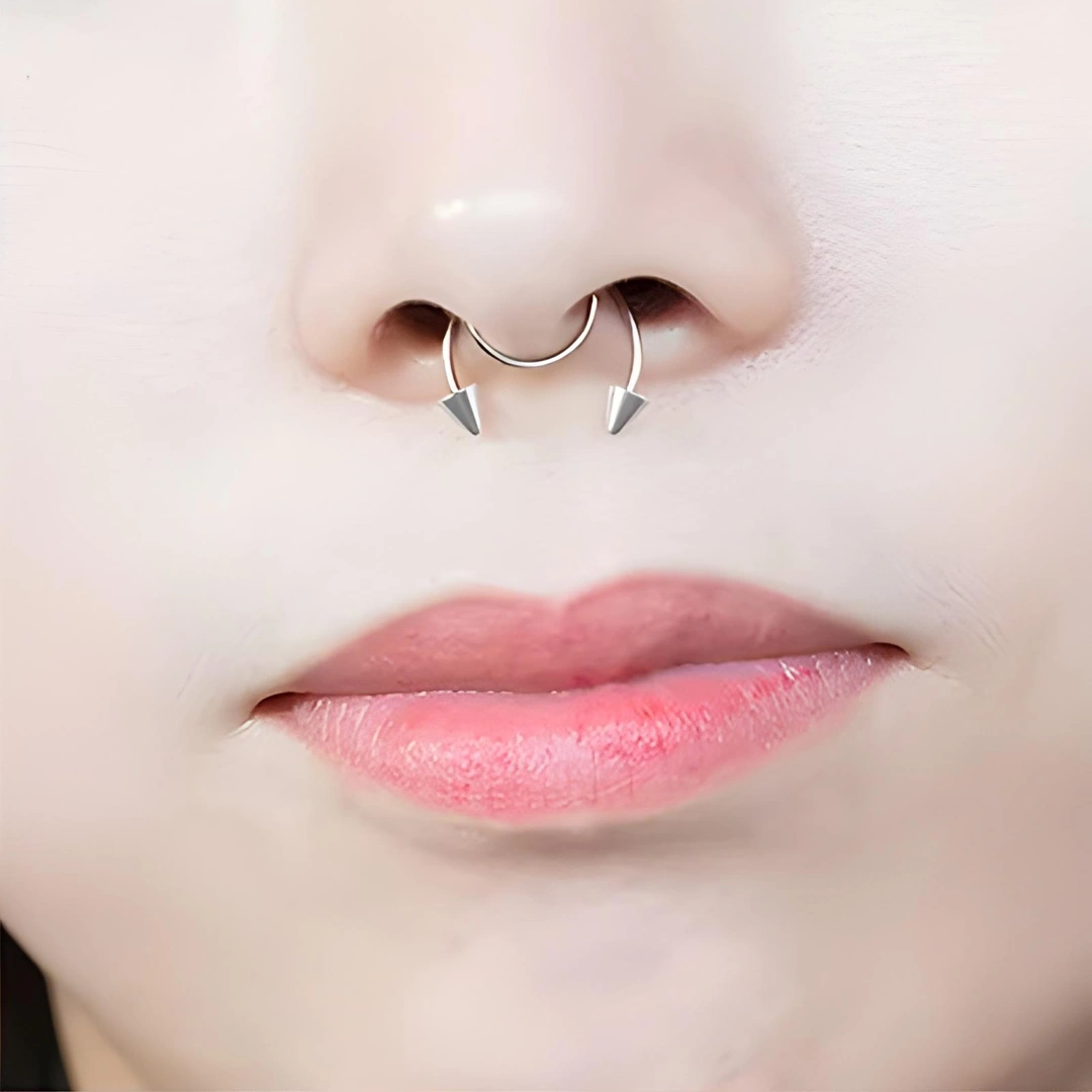 Faux Piercing Nez Septum en Acier Noir ou Clair à Spikes – Image 6