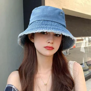 Bob Femme en Denim Délavé et Effiloché