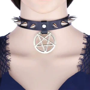 Choker Cuir Noir Clouté avec Pentacle Métallique