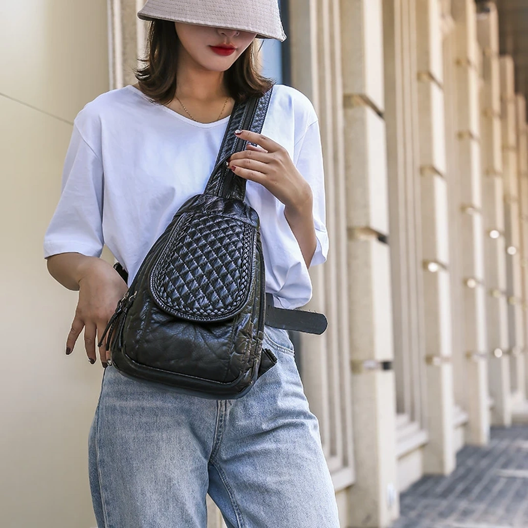 Sac à Dos Compact Femme en Cuir Noir Capitonné – Image 3