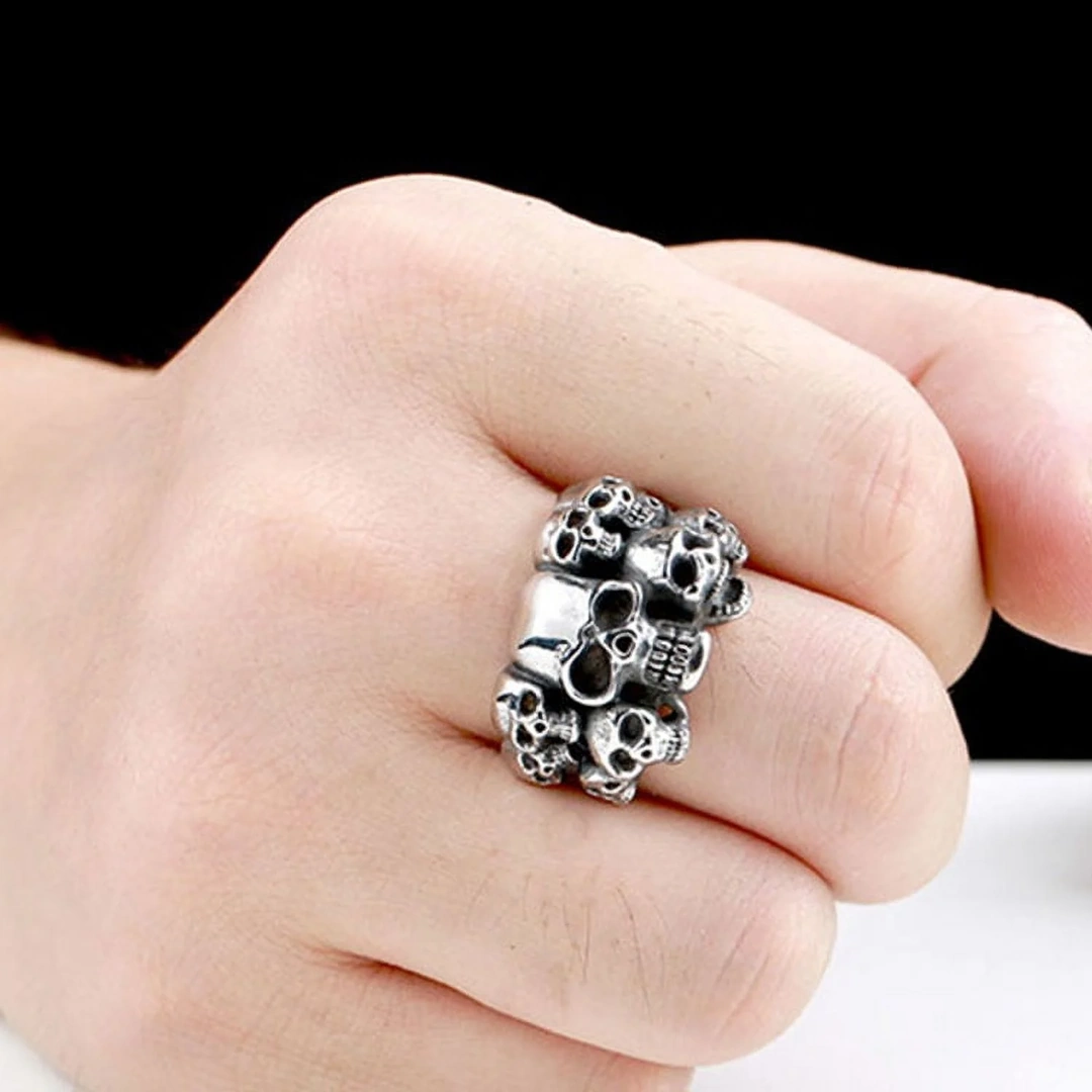 Bague Gothique à Multiples Têtes de Mort en Acier 316L – Image 3