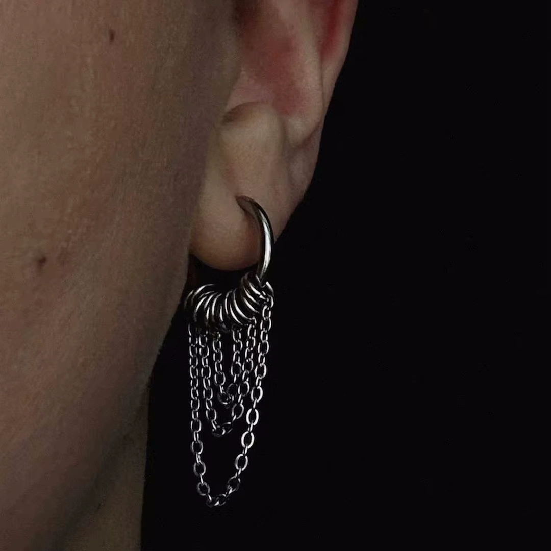 Créoles Huggie 16 mm à Triple Chaîne & Anneaux Mobiles – Image 3