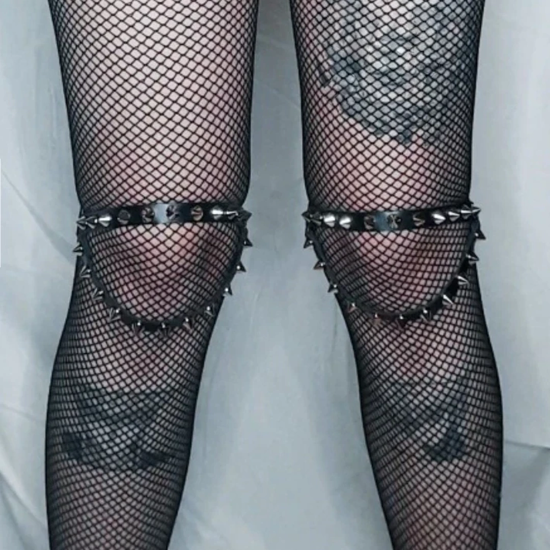 Jarretières Cloutées à Double Lanière en Cuir pour Genoux – Image 8