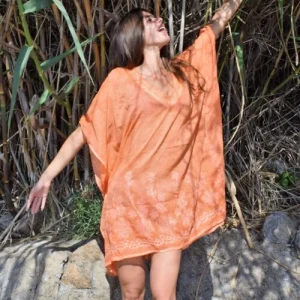 Kaftan brodé en voile de coton