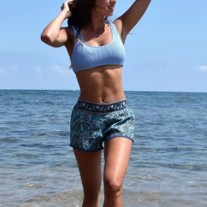 Short de plage en soie imprimée