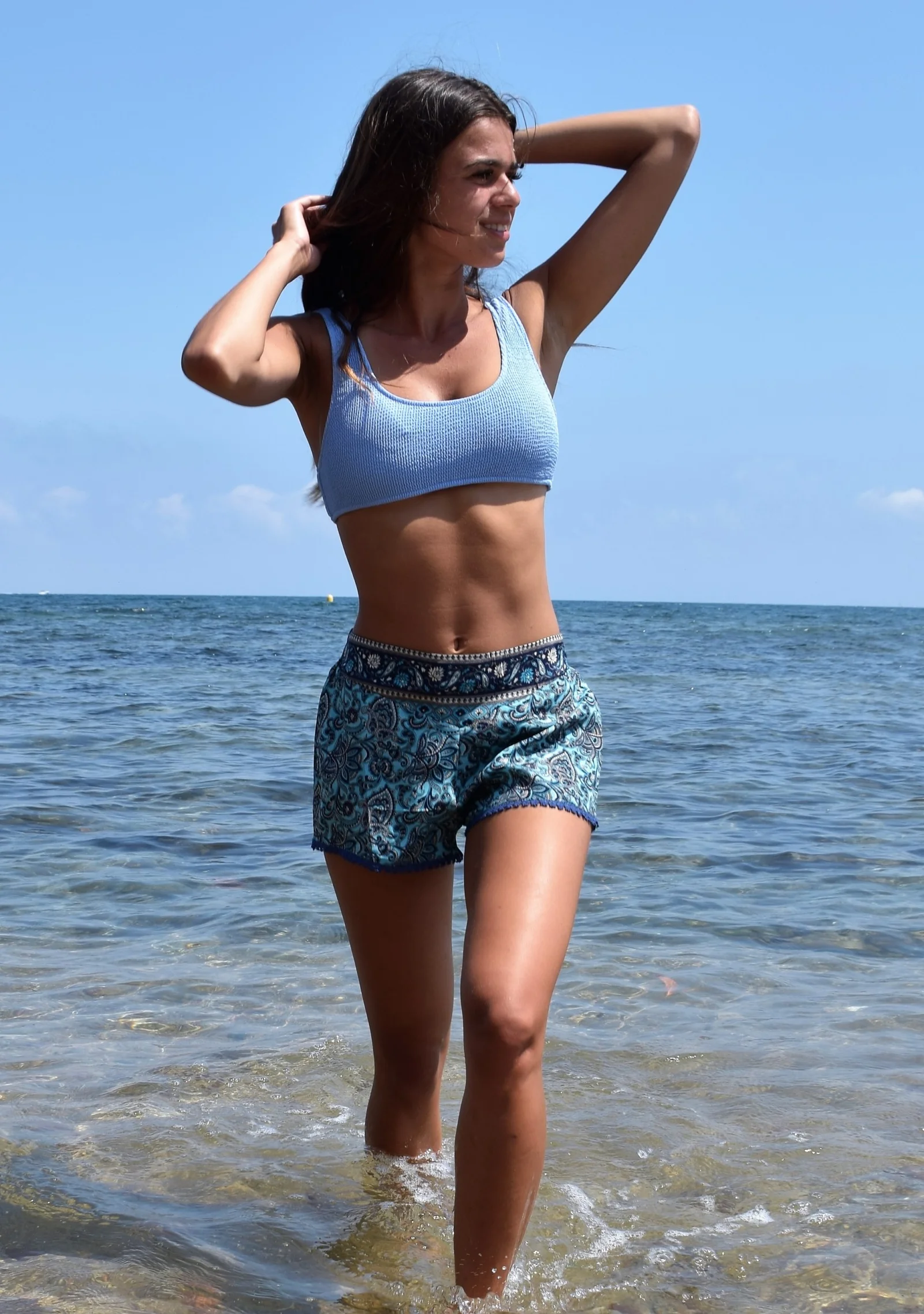 Short de plage en soie imprimée – Image 2