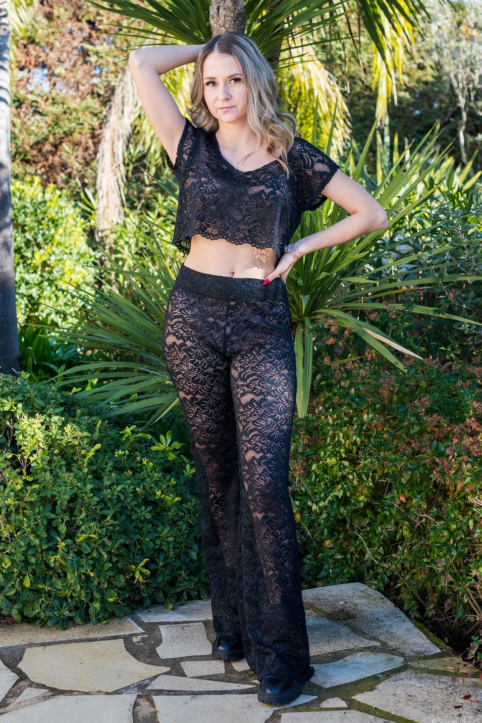 Pantalon fluide en dentelle noire – Image 4