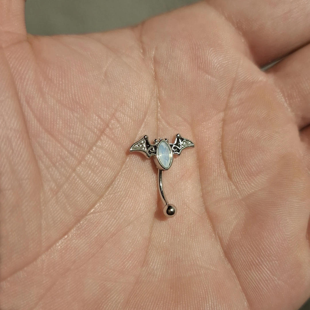 Piercing Arcade Chauve-Souris Sertie d’une Opalite – Image 5