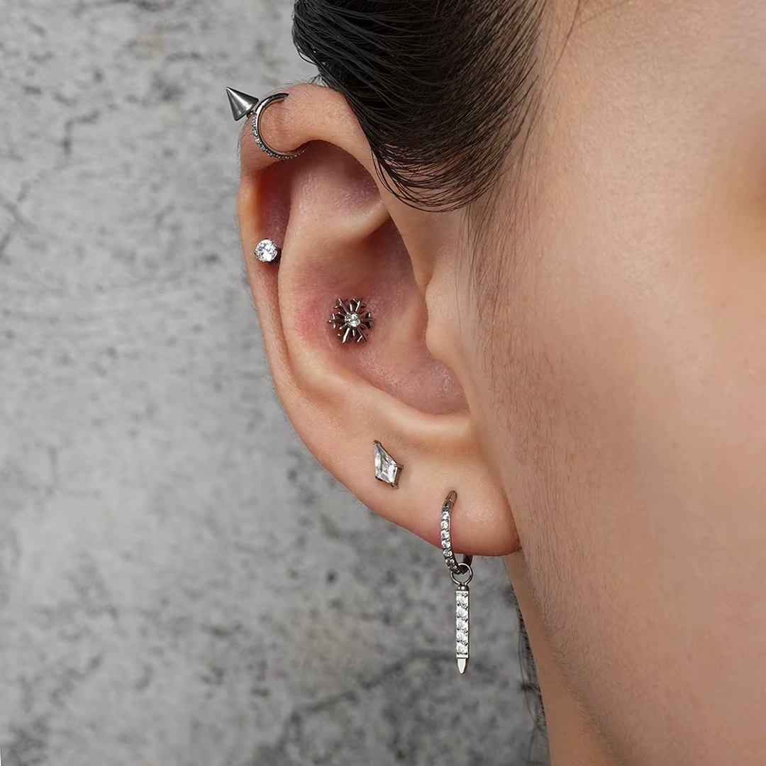 Piercing Labret en Titane à Étoile des Neiges Sertie – Image 8