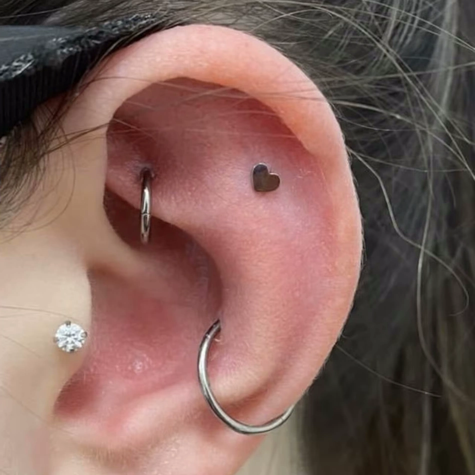Piercing Labret en Titane avec Petit Cœur – Image 5