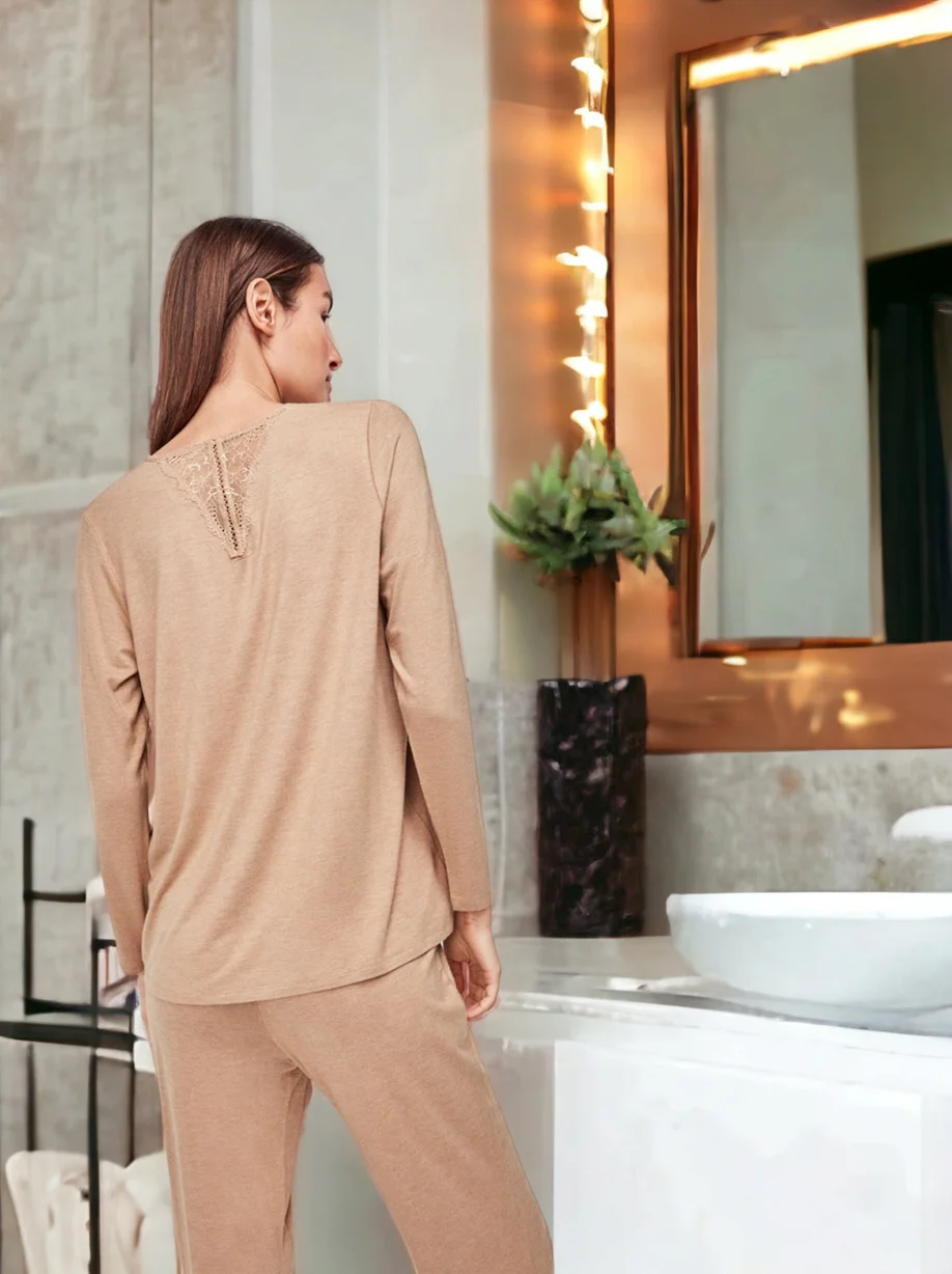 Pyjama douceur avec dentelle – Image 4