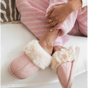 Chaussons daim fourrés rose baby