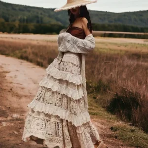 La jupe longue hippie chic en dentelle crochetée