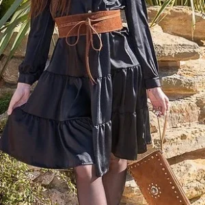 Pochette en daim à clous