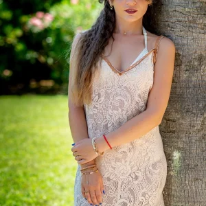 Robe longue en dentelle nude