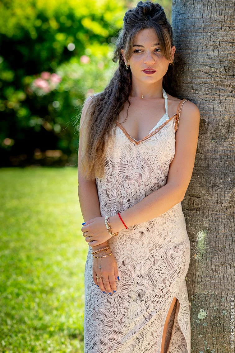 Robe longue en dentelle nude – Image 2