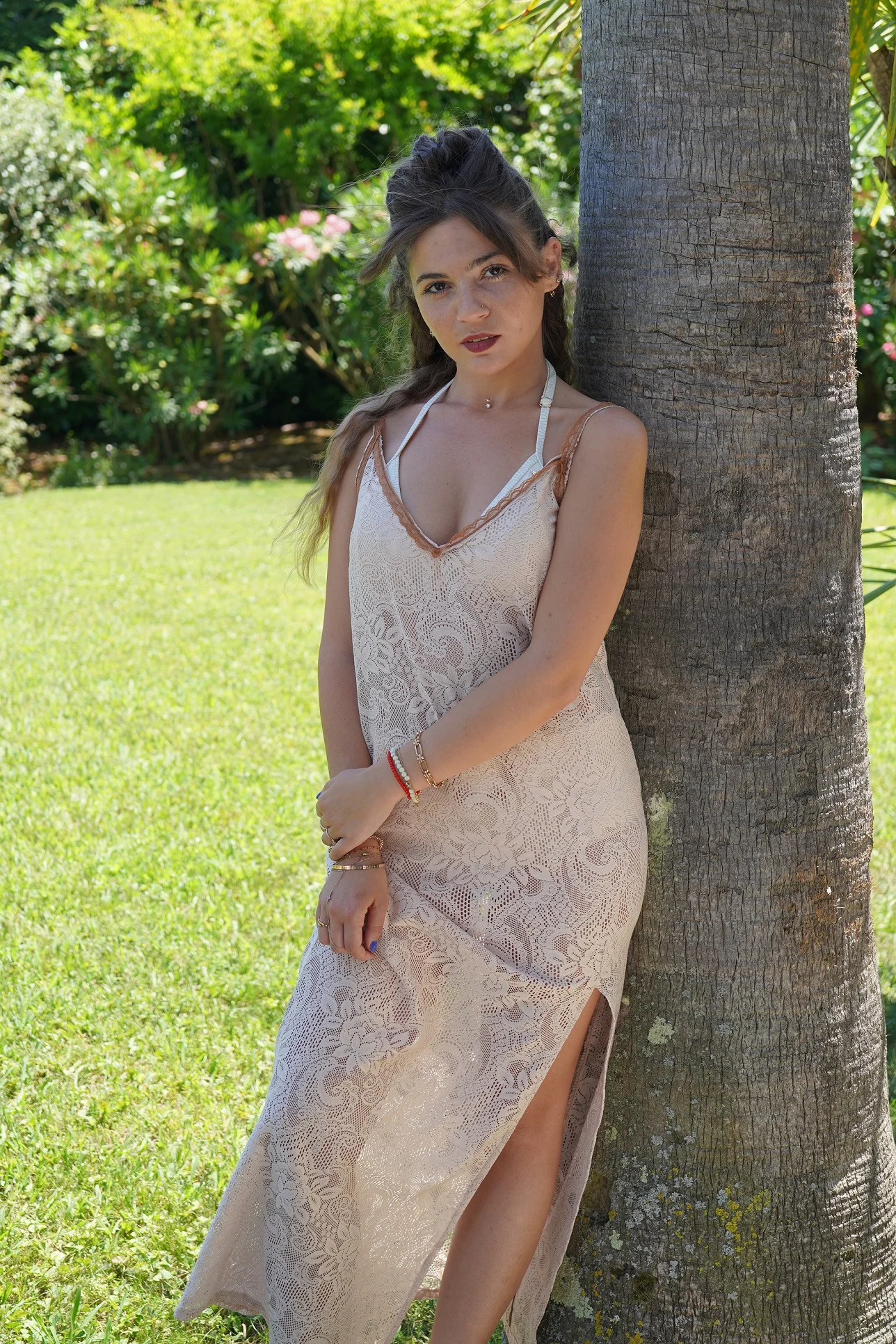 Robe longue en dentelle nude – Image 4