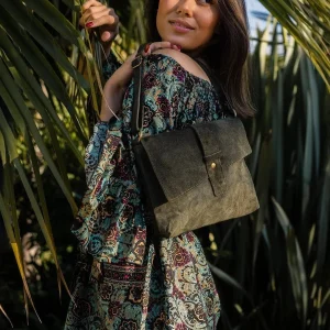 Petit sac en daim vert militaire