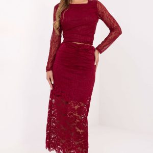 Jupe en dentelle rouge