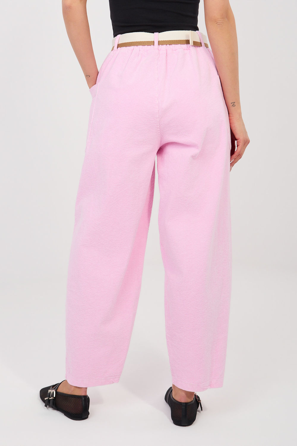 Pantalon en velours côtelé rosé – Image 4