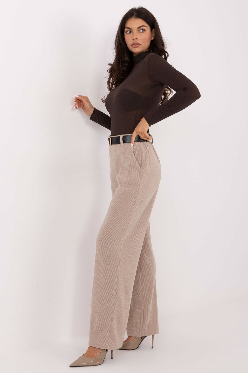 Pantalon en velours côtelé beige – Image 3