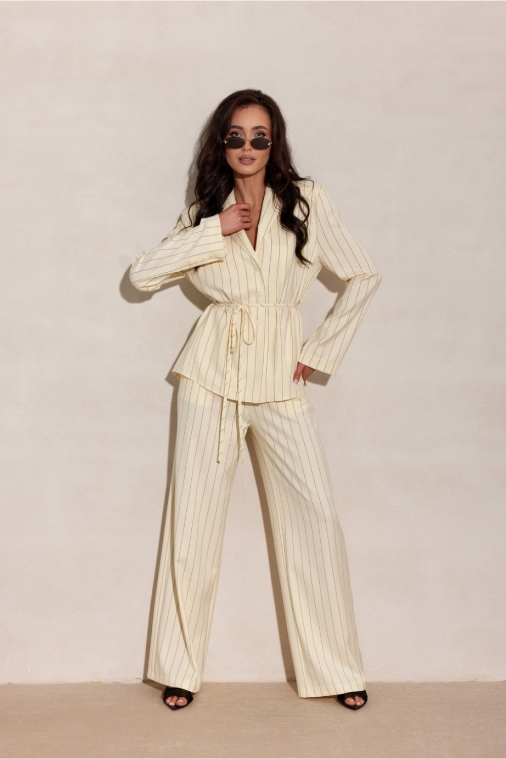 Pantalon femme jaune – Image 3